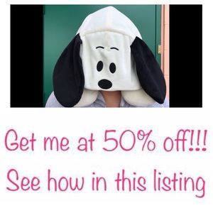 Snoopy Travel Neck Pillow w/Hood (Cafe latte color)